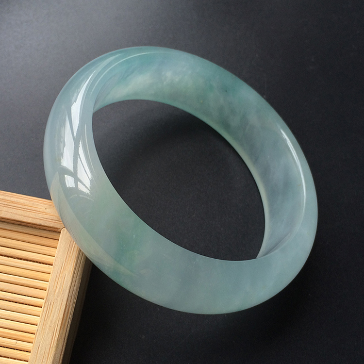 (超值推荐)冰种淡晴水略飘花手镯(58.3mm)