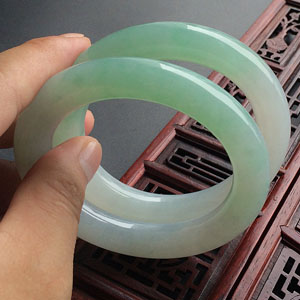 (超值推荐)糯冰种晴水圆条手镯(58.5mm-58.3mm一对)