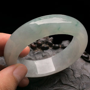 (超值推荐)糯冰种飘花手镯(57.6mm)