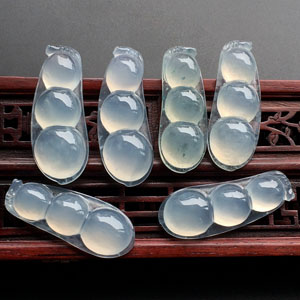 (超值推荐)冰种淡晴水飘花四季豆挂件(六件一起走)