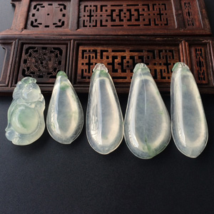(超值推荐)冰种略飘花福瓜/玉佛挂件(一批走)