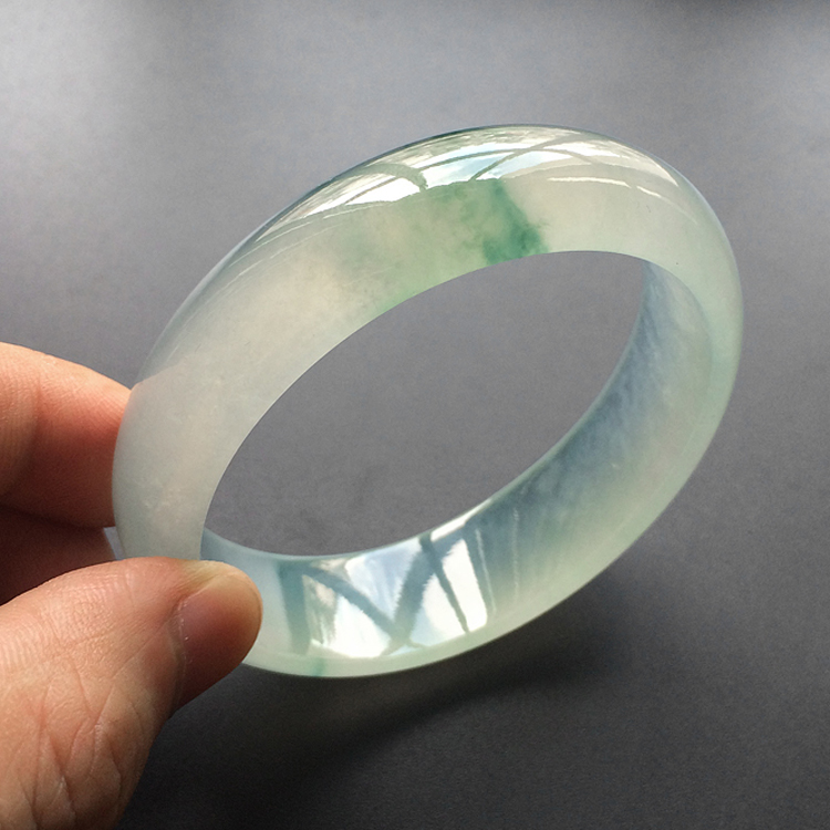 (超值推荐)冰种略飘花贵妃手镯(51.6mm-57.5mm)