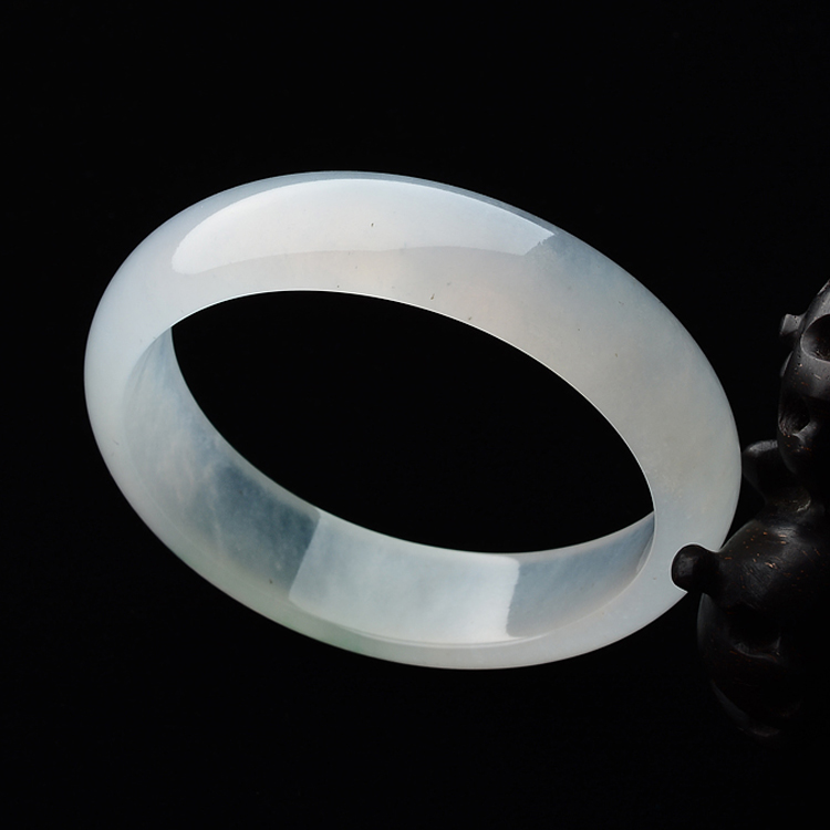 (超值推荐)冰种淡晴水略飘花贵妃镯(48mm-55.3mm)