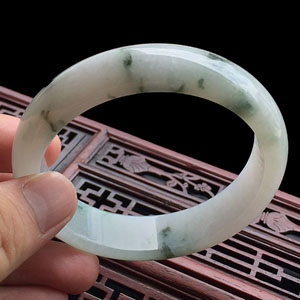 (超值推荐)糯冰种飘花手镯(58.3mm)