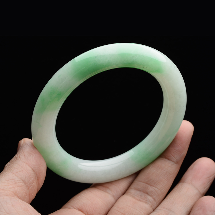 (超值推荐)糯冰种飘翠圆条手镯(56.3mm)
