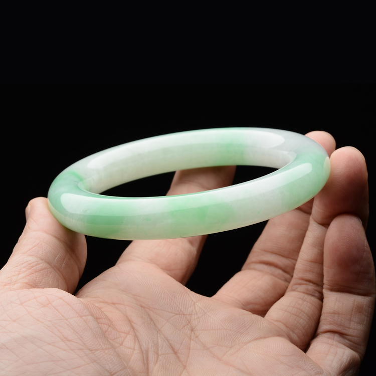 (超值推荐)糯冰种飘翠圆条手镯(56.3mm)