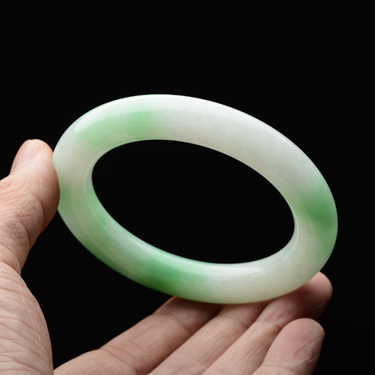 (超值推荐)糯冰种飘翠圆条手镯(56.3mm)