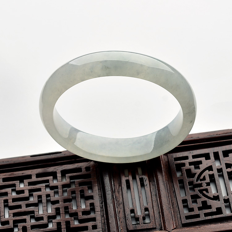 （超值推荐）冰种淡晴水贵妃镯（55.8-49.5mm）