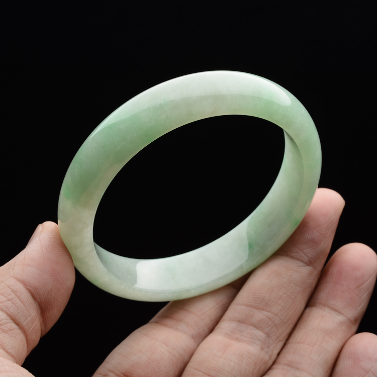 (超值推荐)糯冰种晴水略飘翠手镯(56.2mm)