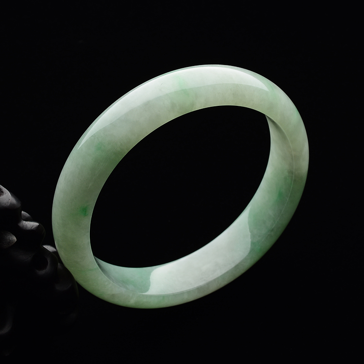 (超值推荐)糯冰种晴水略飘翠手镯(56.2mm)