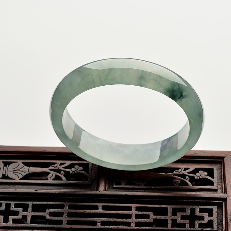 冰种飘花贵妃镯（59.3-51.8mm）