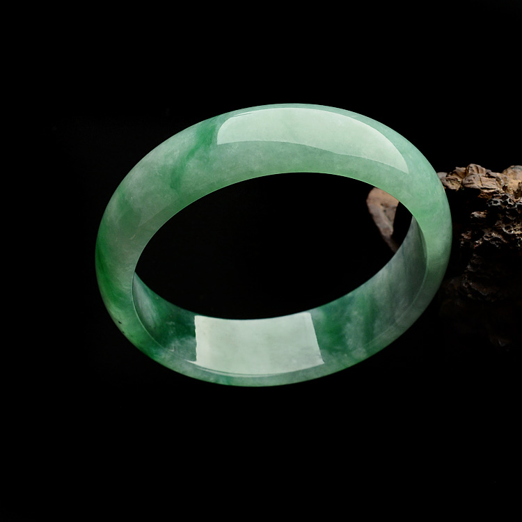 （超值推荐）糯冰种翠色手镯（57.6mm）