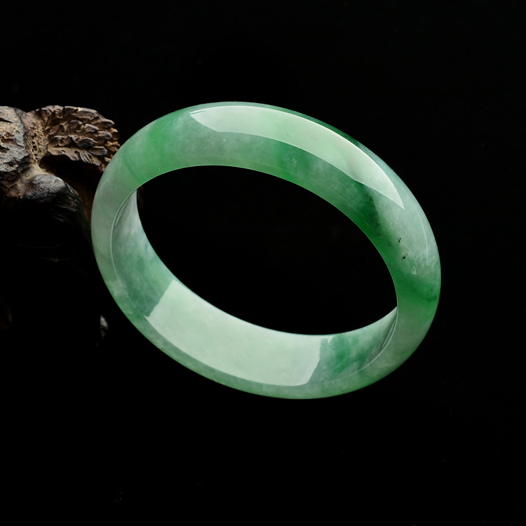 （超值推荐）糯冰种翠色手镯（57.6mm）