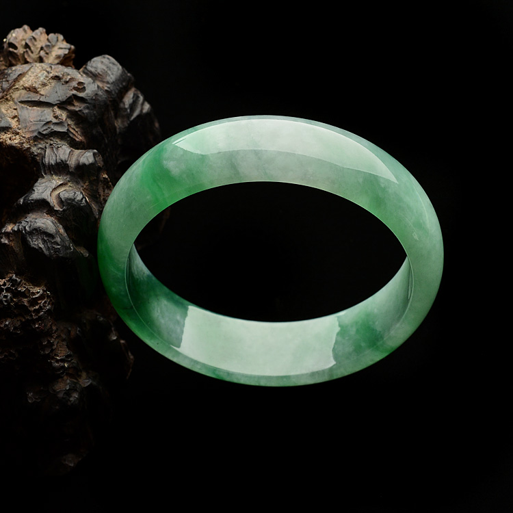 （超值推荐）糯冰种翠色手镯（57.6mm）