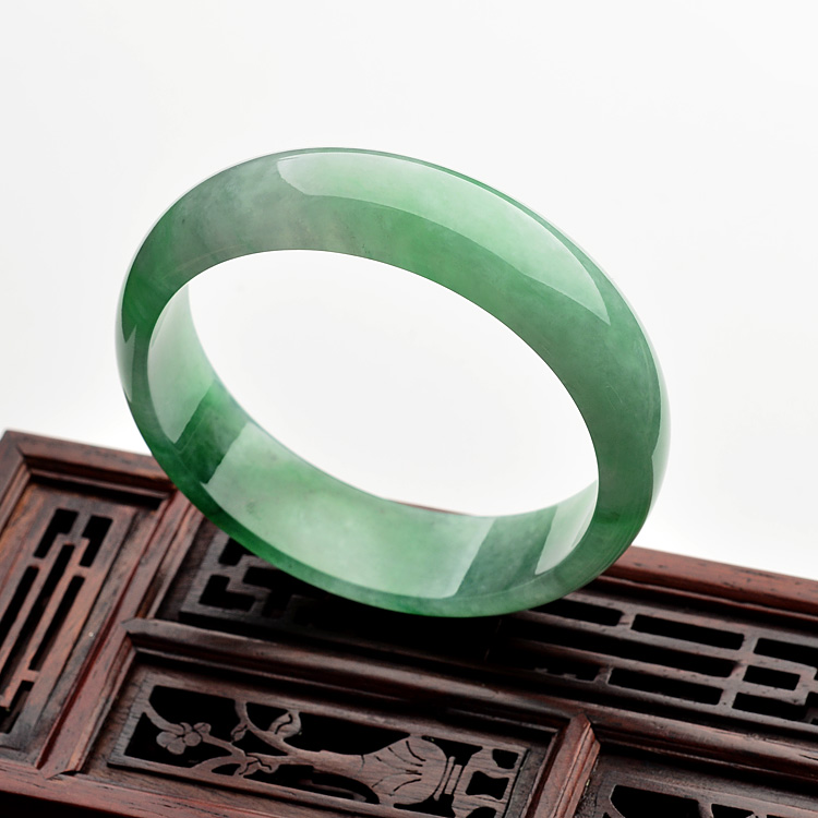 （超值推荐）糯冰种翠色手镯（57.6mm）