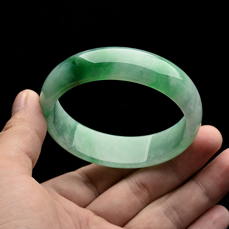 （超值推荐）糯冰种翠色手镯（57.6mm）