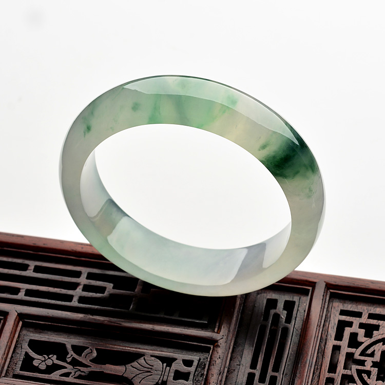 （超值推荐）冰种飘绿花手镯（59.5mm）