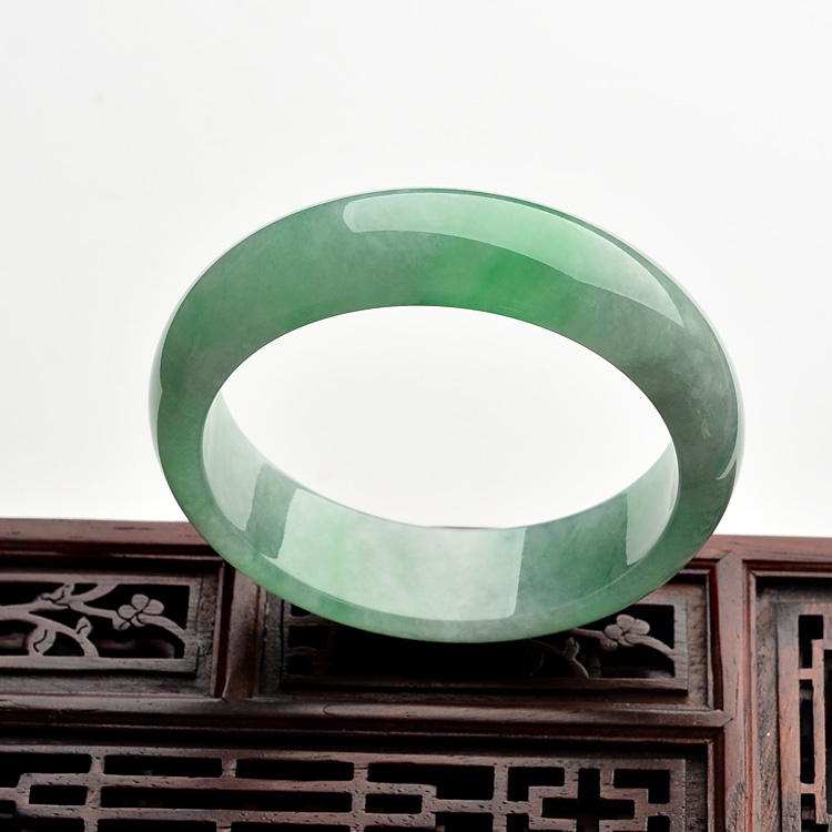 （超值推荐）糯冰种翠色手镯（56.1mm）