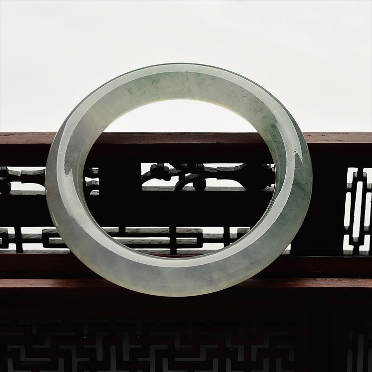 (超值推荐)糯冰种飘花圆条手镯(57.4mm)