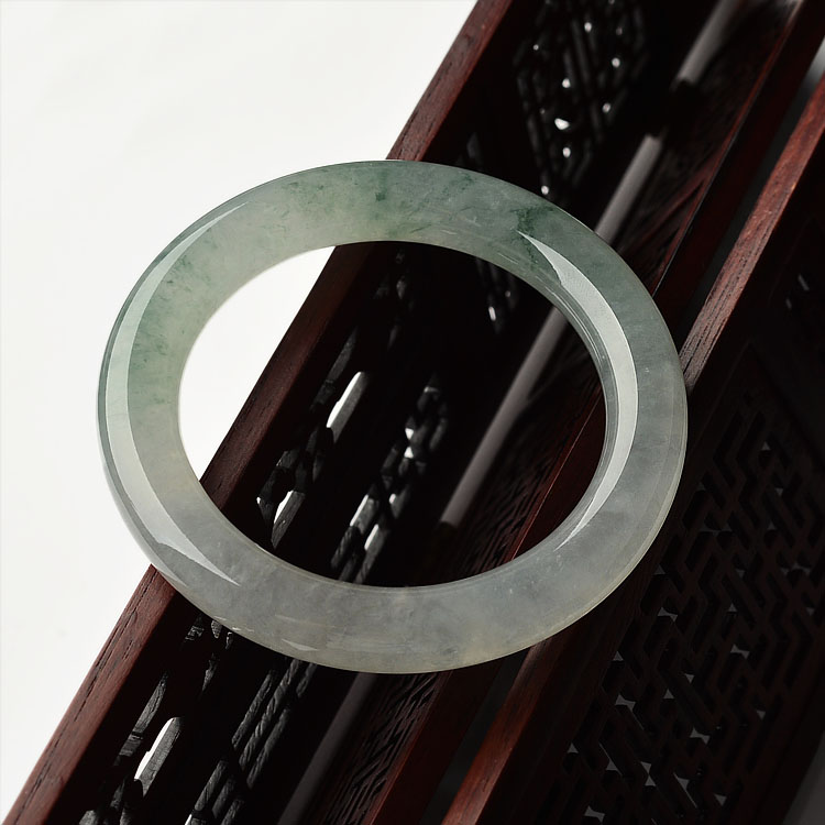 (超值推荐)糯冰种飘花圆条手镯(57.4mm)