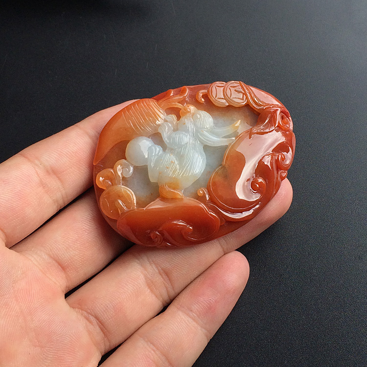 糯冰种红黄翡飘花玉兔挂件