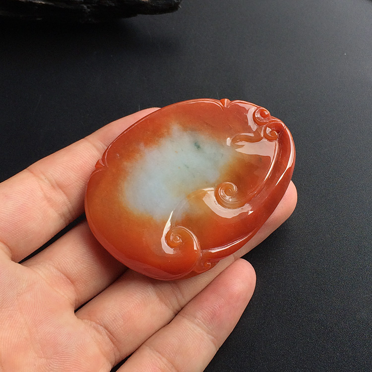 糯冰种红黄翡飘花玉兔挂件