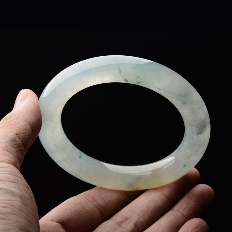 (超值推荐)糯冰种飘花略带黄翡圆条手镯(58.1mm)
