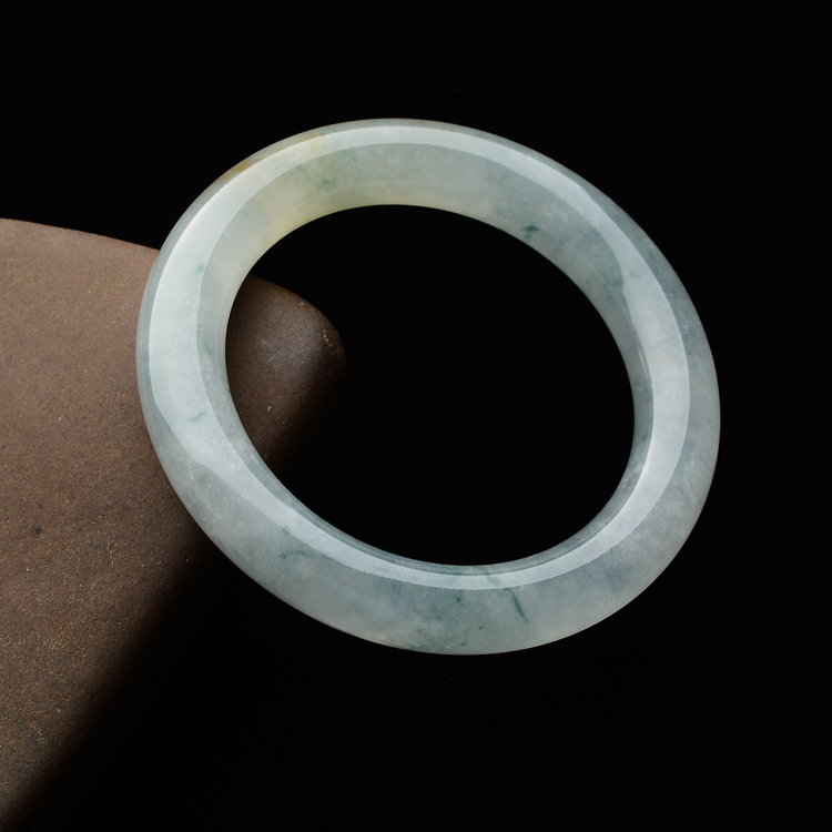 (超值推荐)糯冰种飘花略带黄翡圆条手镯(58.1mm)