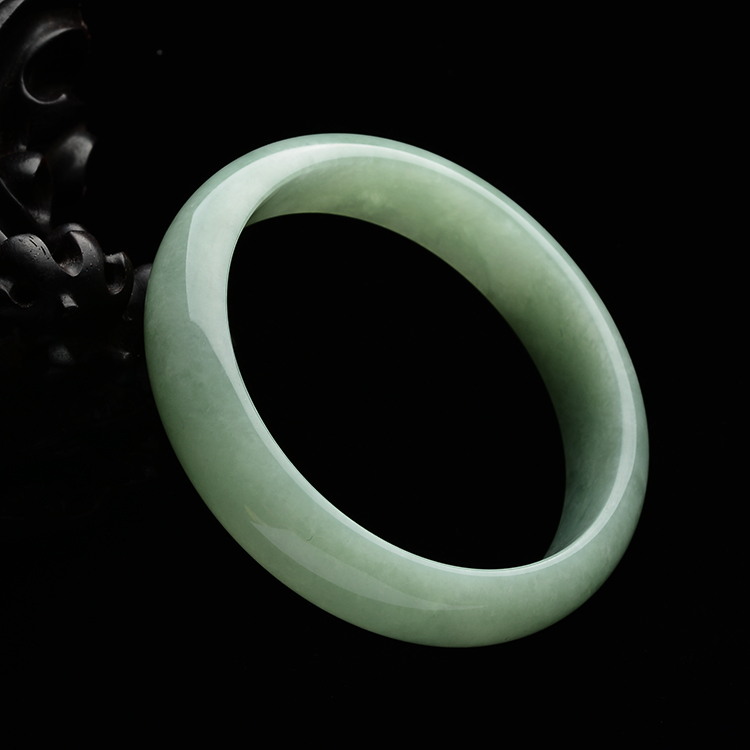 (超值推荐)糯冰种浅豆色手镯(56mm)