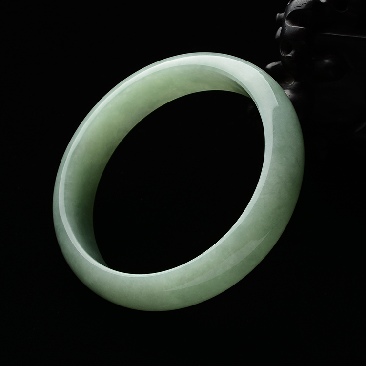 (超值推荐)糯冰种浅豆色手镯(56mm)