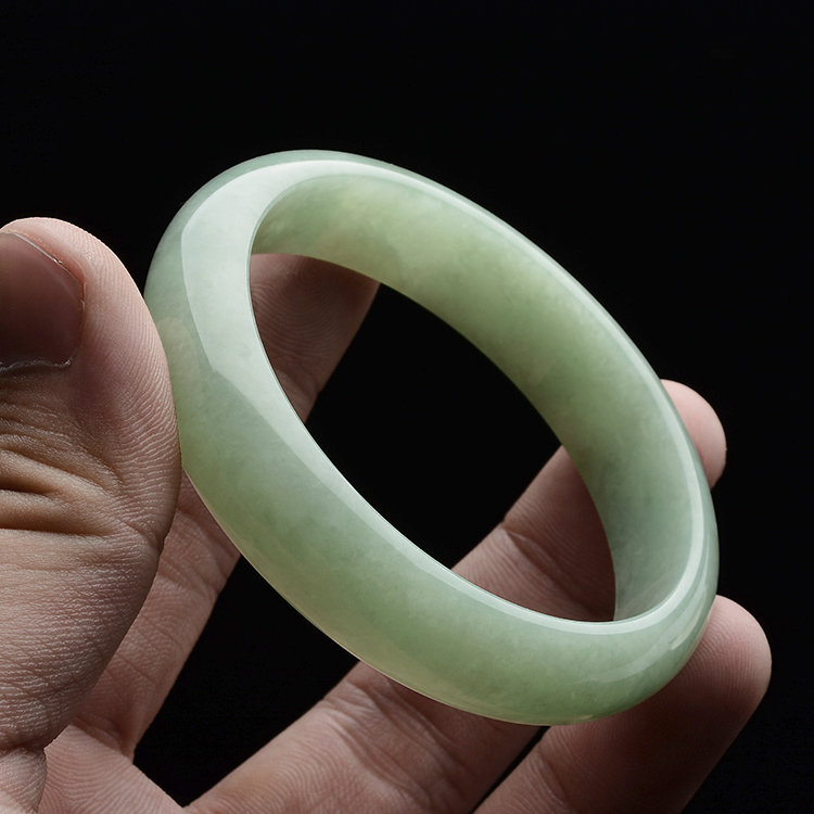 (超值推荐)糯冰种浅豆色手镯(56mm)