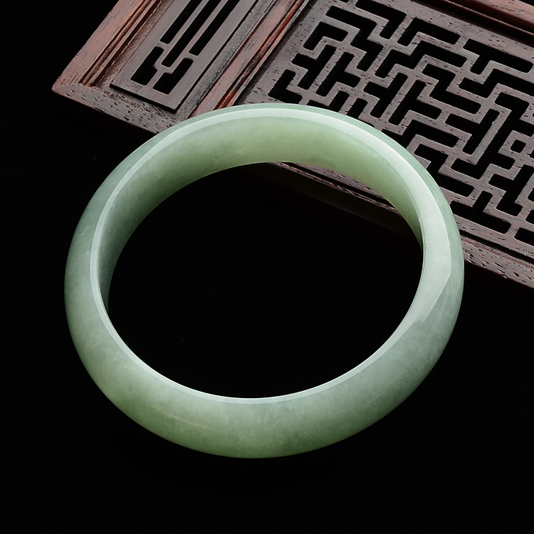 (超值推荐)糯冰种浅豆色手镯(56mm)