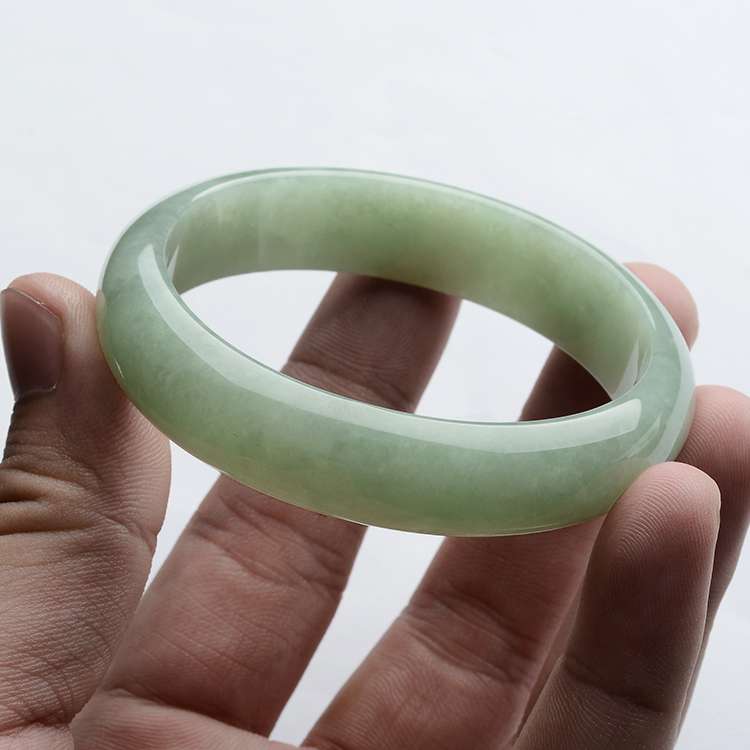 (超值推荐)糯冰种浅豆色手镯(56mm)