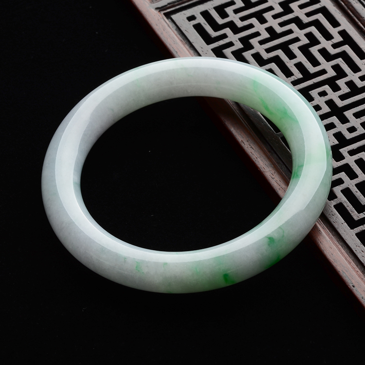 (超值推荐)糯冰种飘翠圆条手镯(57.2mm)