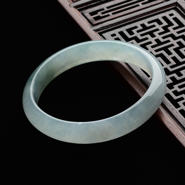 (超值推荐)冰种略飘花贵妃镯(57.6mm-52mm)