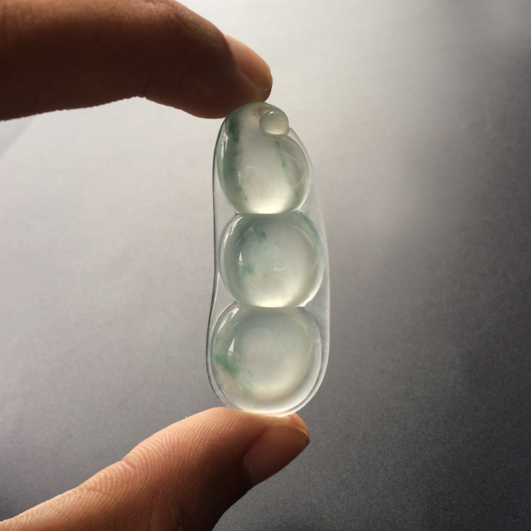 (超值推荐)冰种飘花四季豆挂件