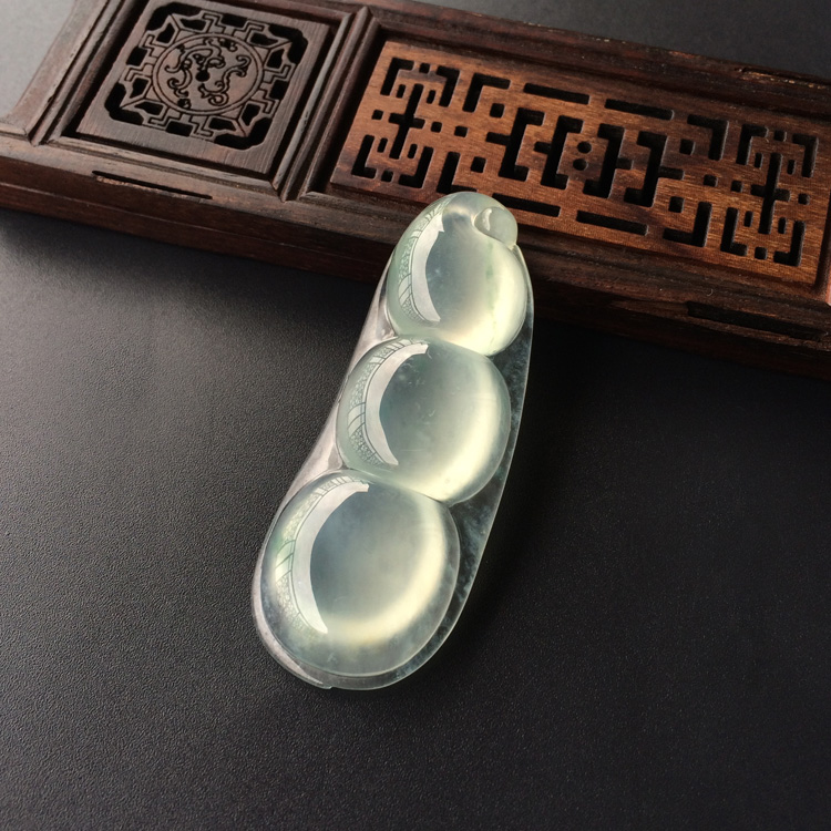 (超值推荐)冰种飘花四季豆挂件