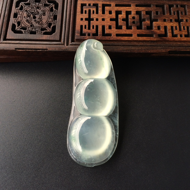 (超值推荐)冰种飘花四季豆挂件