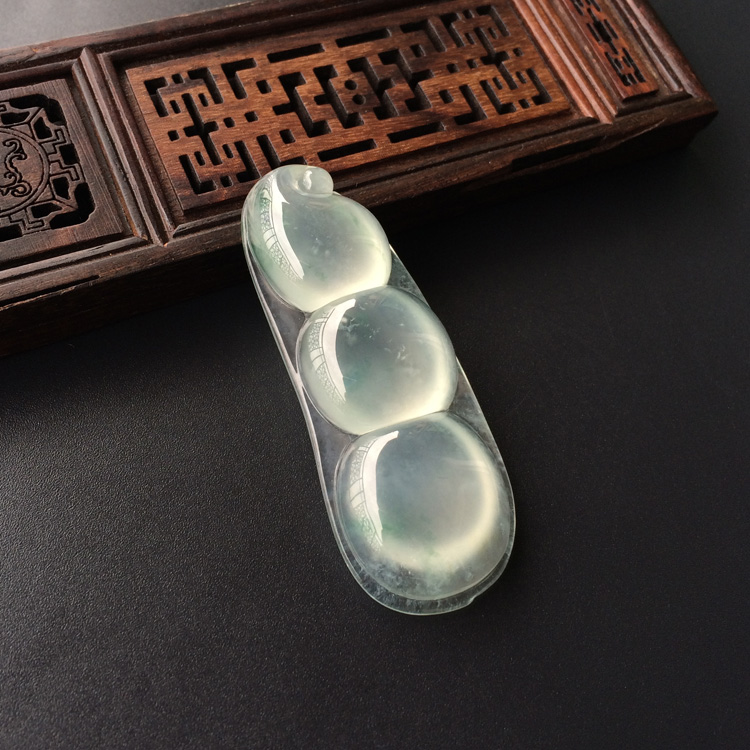 (超值推荐)冰种飘花四季豆挂件