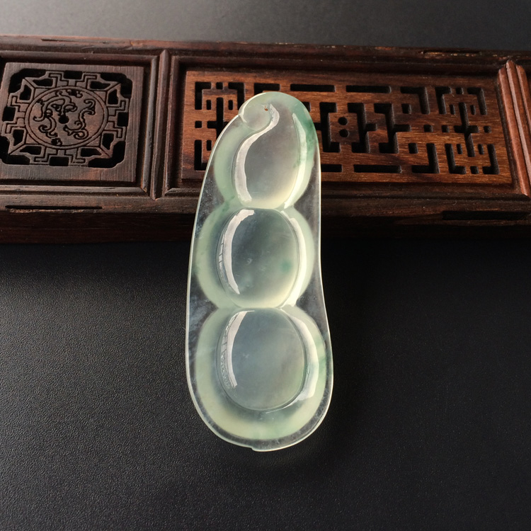 (超值推荐)冰种飘花四季豆挂件