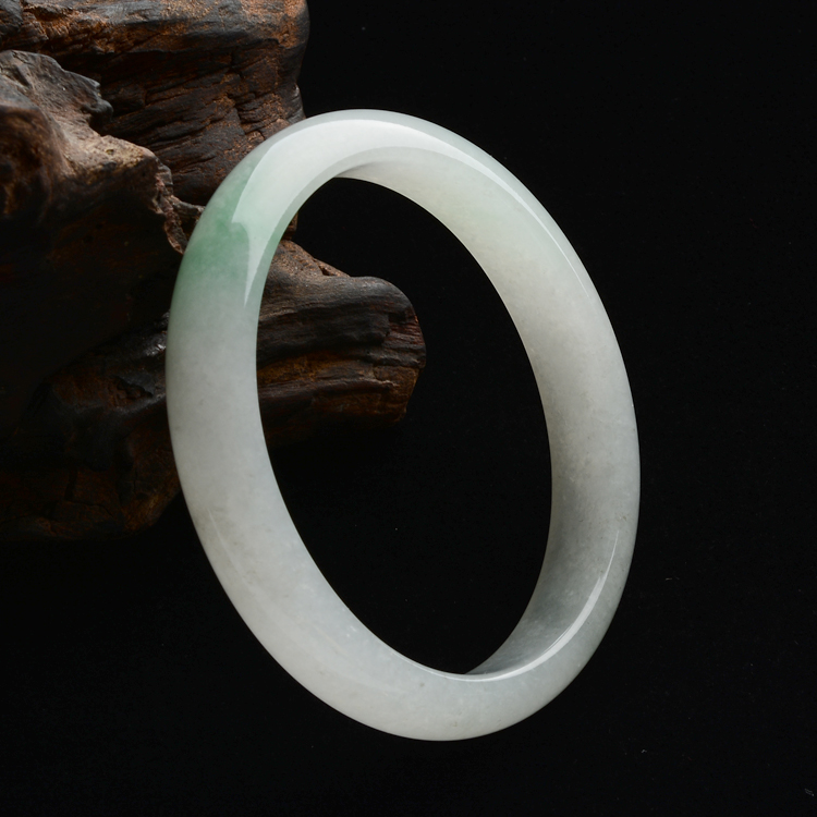 (超值推荐)糯冰种略飘翠贵妃镯(54mm-47.2mm)