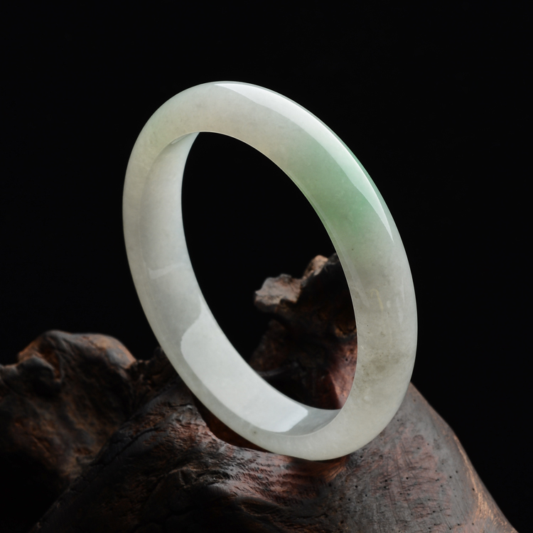 (超值推荐)糯冰种略飘翠贵妃镯(54mm-47.2mm)