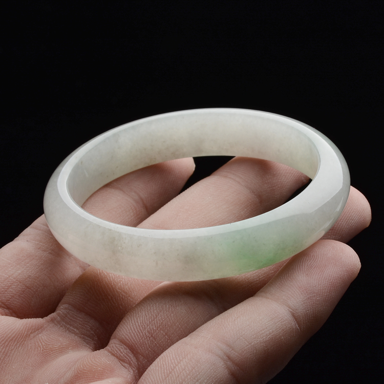 (超值推荐)糯冰种略飘翠贵妃镯(54mm-47.2mm)