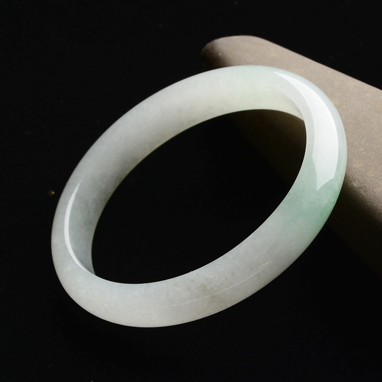 (超值推荐)糯冰种略飘翠贵妃镯(54mm-47.2mm)