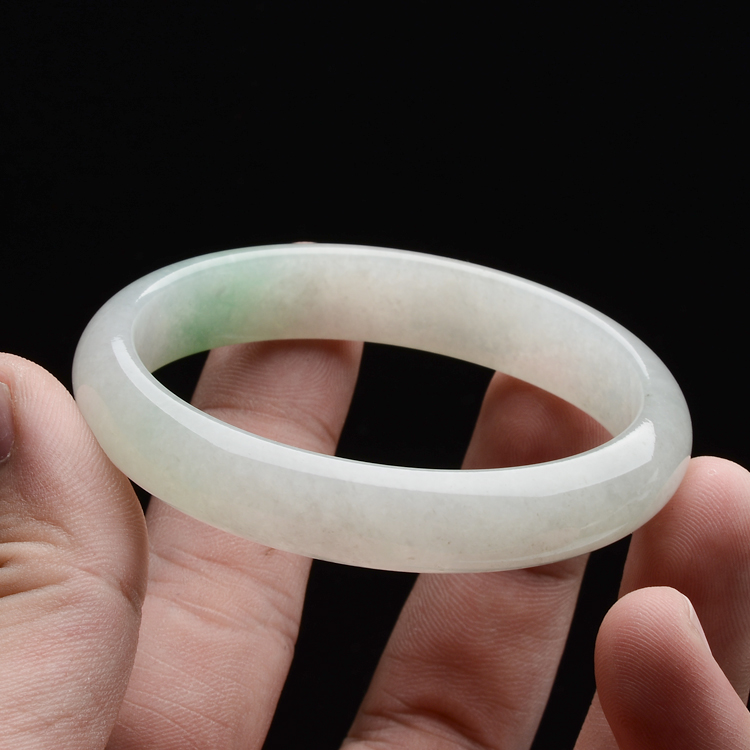 (超值推荐)糯冰种略飘翠贵妃镯(54mm-47.2mm)