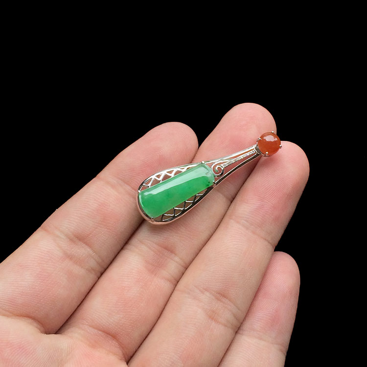 糯冰种翠色/褐黄翡镶白金钻石琵琶胸坠