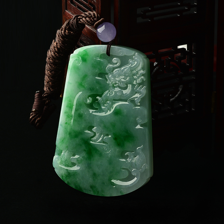 （超值推荐）糯冰种阳绿龙牌