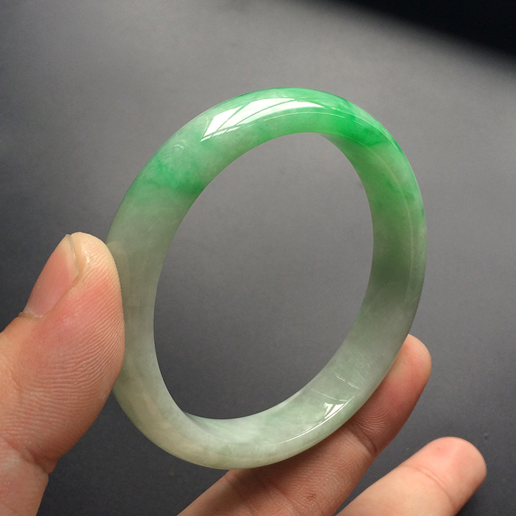(超值推荐)糯冰种飘翠手镯(55.4mm）
