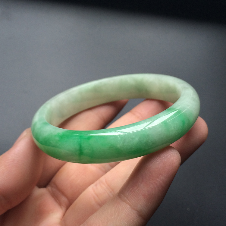 (超值推荐)糯冰种飘翠手镯(55.4mm）