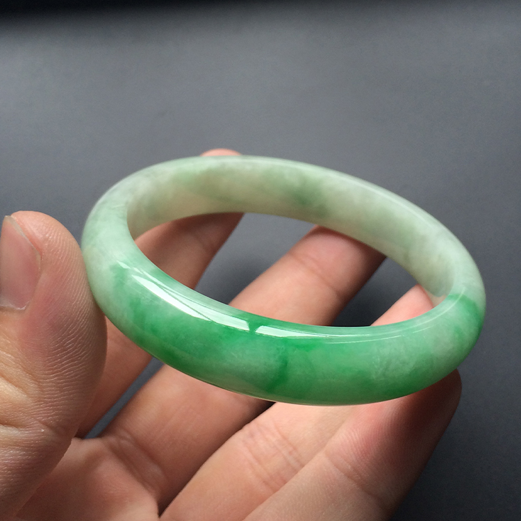 (超值推荐)糯冰种飘翠手镯(55.4mm）